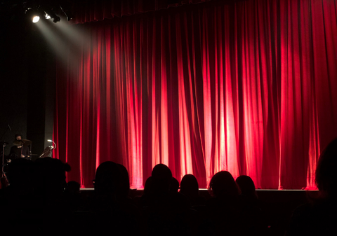 Symbolbild zur Veranstaltung "Blick hinter die Kulissen des Apollo-Theaters Siegen (Quelle: canva.com/ Monica Silvestre)
